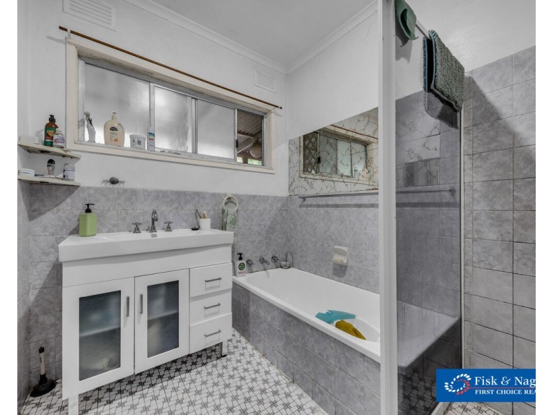 2 Miners Close, Bega NSW 2550
