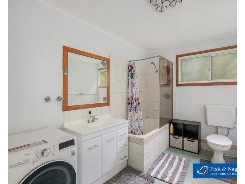 4 Minyama Parade, Bega NSW 2550