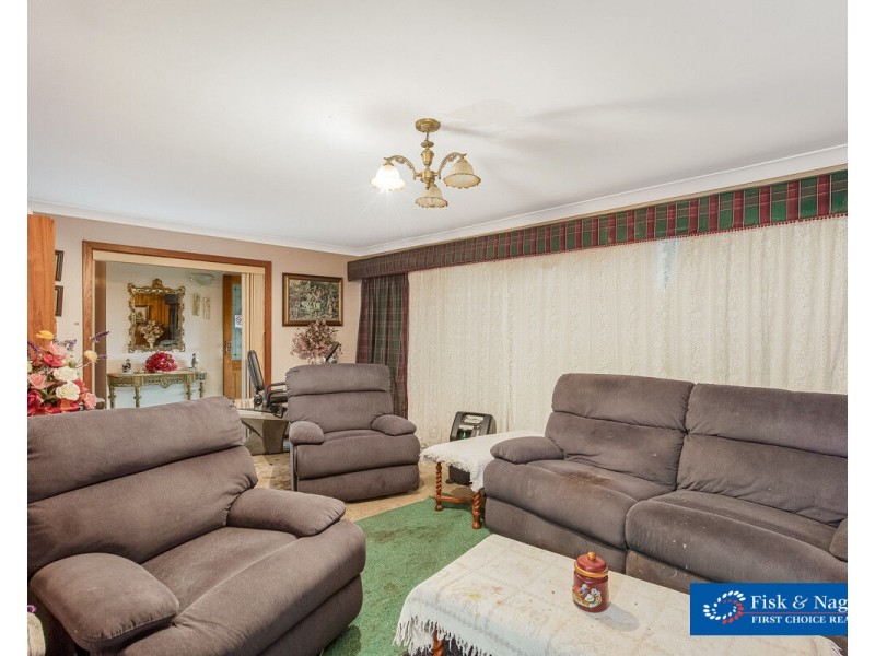 6 Minyama Parade, Bega NSW 2550