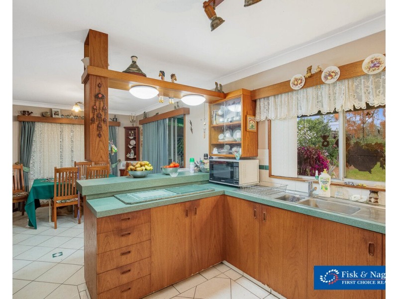 6 Minyama Parade, Bega NSW 2550