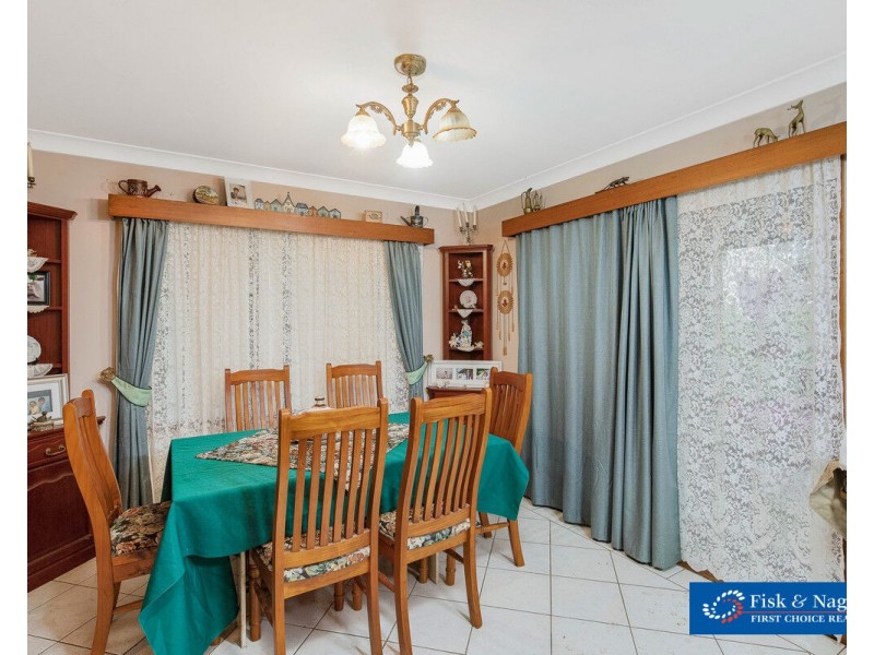 6 Minyama Parade, Bega NSW 2550