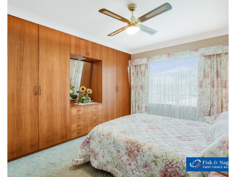 6 Minyama Parade, Bega NSW 2550
