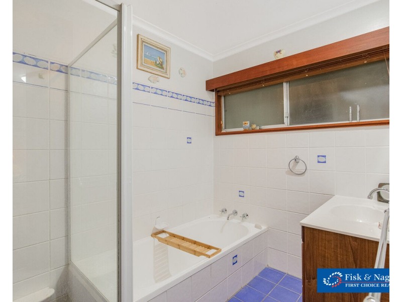 6 Minyama Parade, Bega NSW 2550