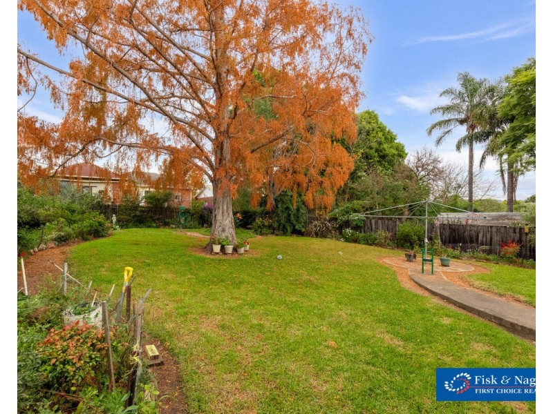 6 Minyama Parade, Bega NSW 2550