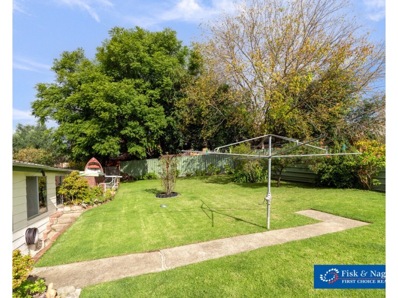 13 Hart Crescent, Bega NSW 2550