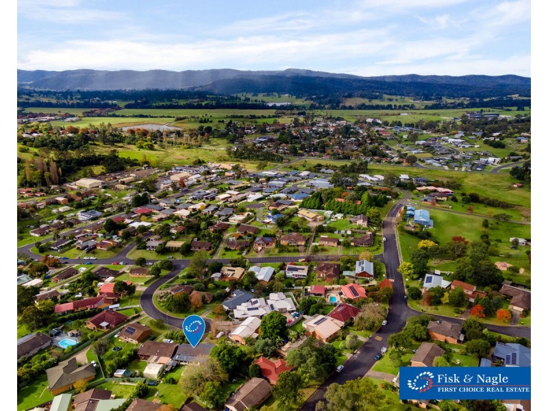 13 Hart Crescent, Bega NSW 2550