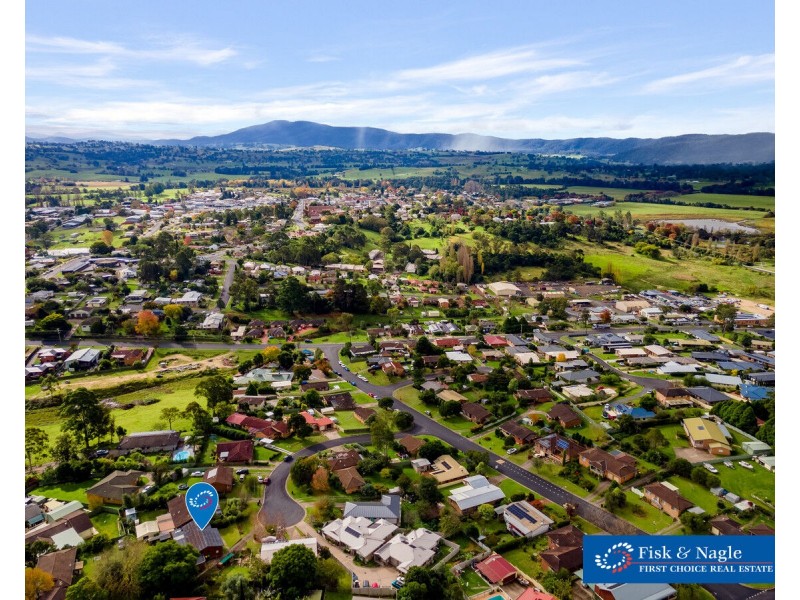 13 Hart Crescent, Bega NSW 2550