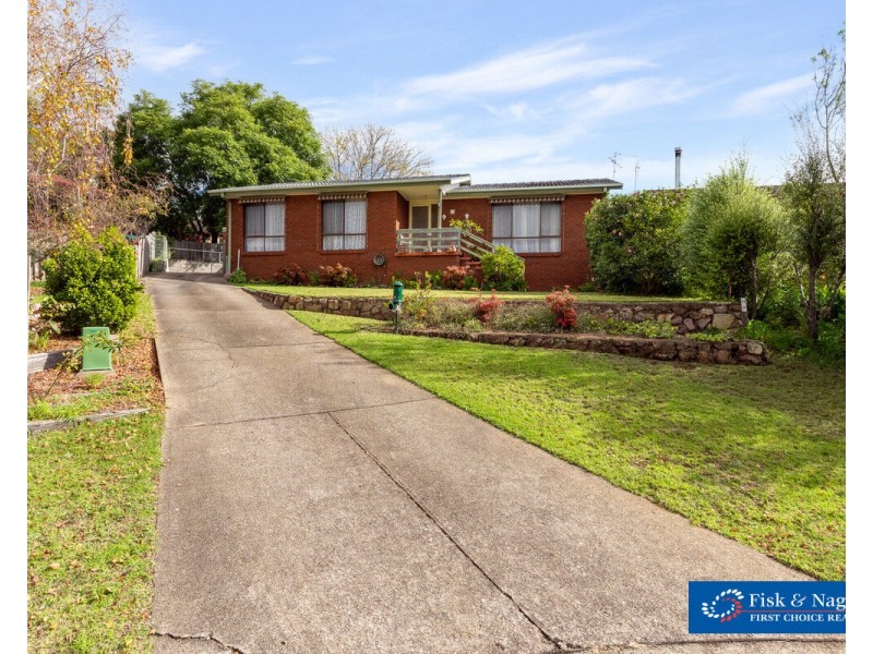 13 Hart Crescent, Bega NSW 2550