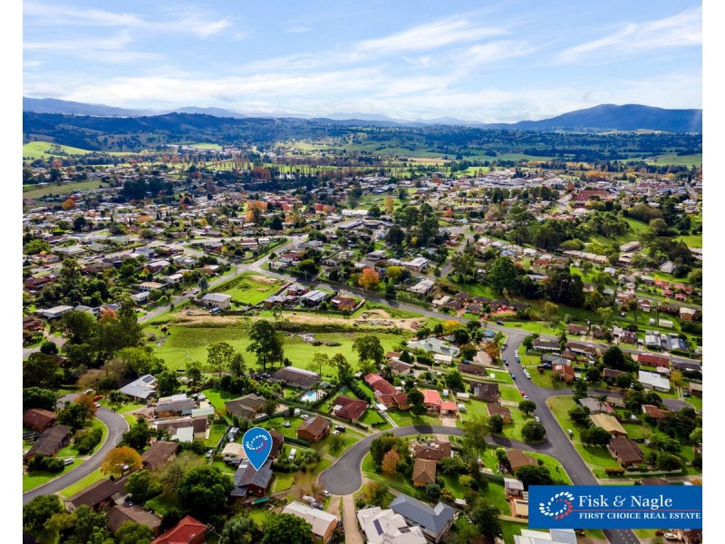 13 Hart Crescent, Bega NSW 2550