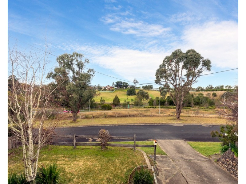 27 Kirkland Crescent, Bega NSW 2550