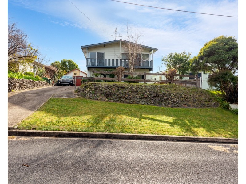 27 Kirkland Crescent, Bega NSW 2550