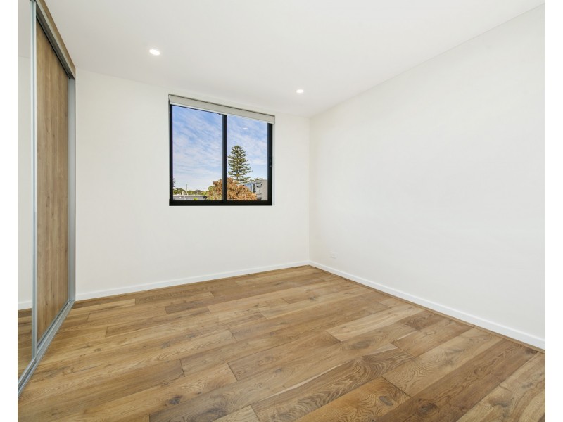 203/327 Barrenjoey Road, Newport NSW 2106