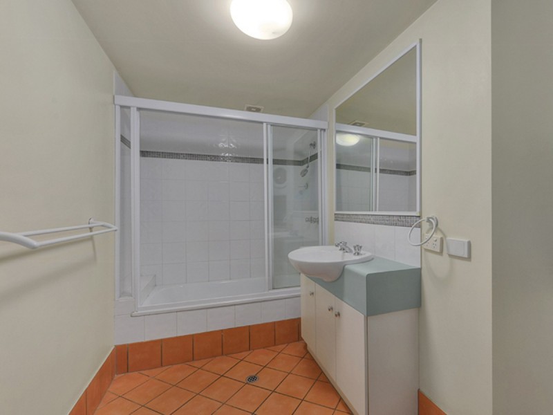 12/219 Wellington Road, Kangaroo Point QLD 4169