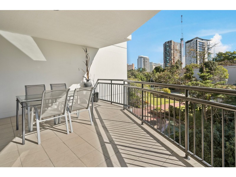 102/15 Goodwin Street, Kangaroo Point QLD 4169