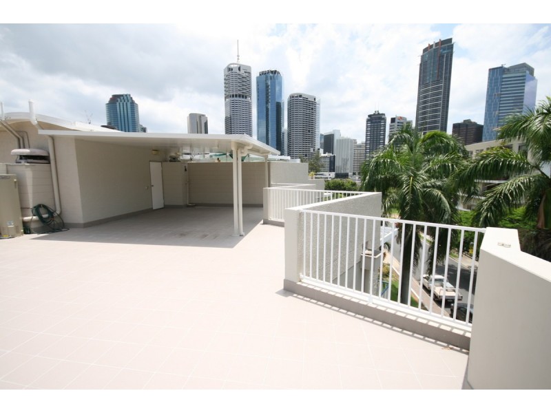 123 Main Street, Kangaroo Point QLD 4169