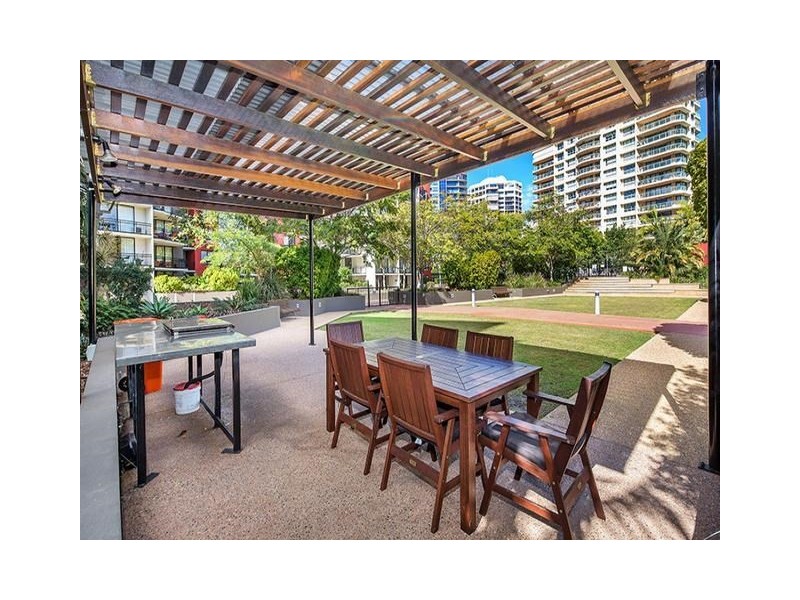 37/15 Goodwin Street, Kangaroo Point QLD 4169