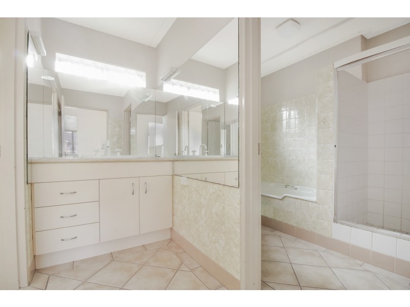 52 Wynnum Road, Norman Park QLD 4170