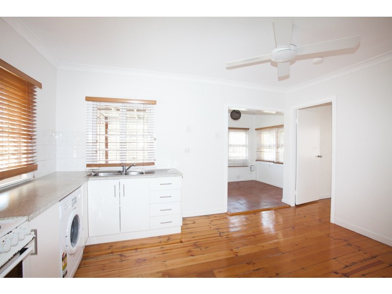 84 Brisbane Corso, Fairfield QLD 4103