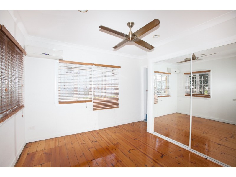 84 Brisbane Corso, Fairfield QLD 4103