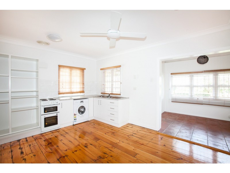 84 Brisbane Corso, Fairfield QLD 4103