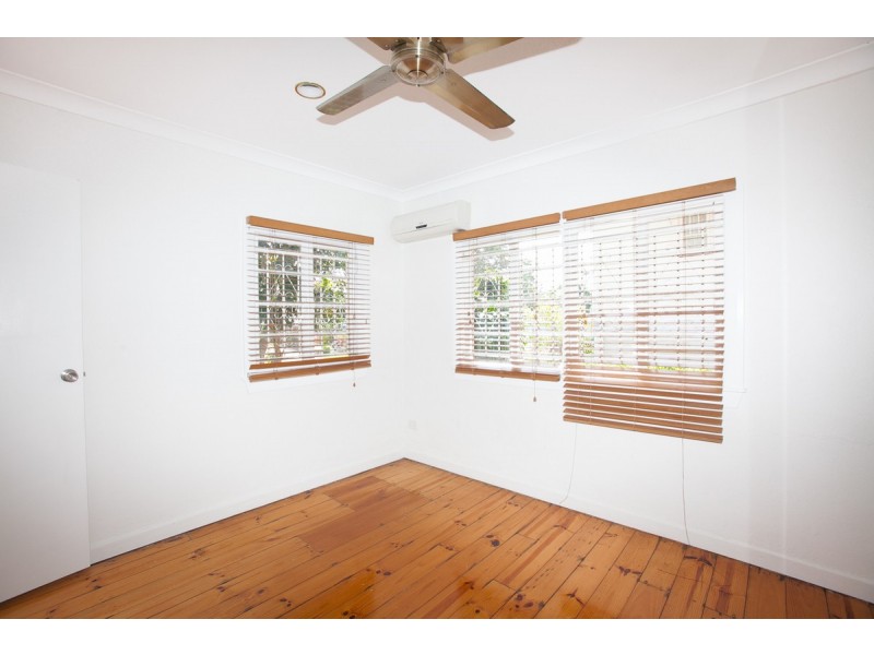 84 Brisbane Corso, Fairfield QLD 4103