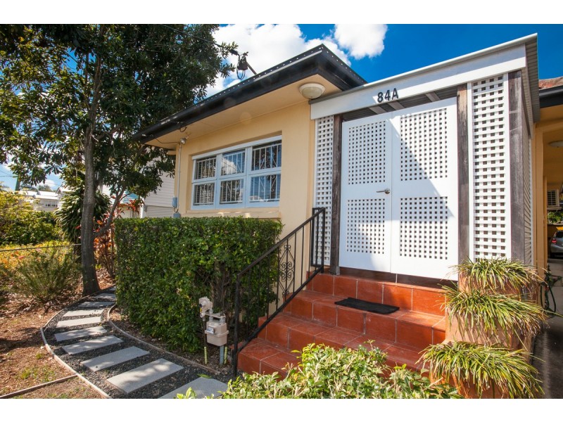 84 Brisbane Corso, Fairfield QLD 4103