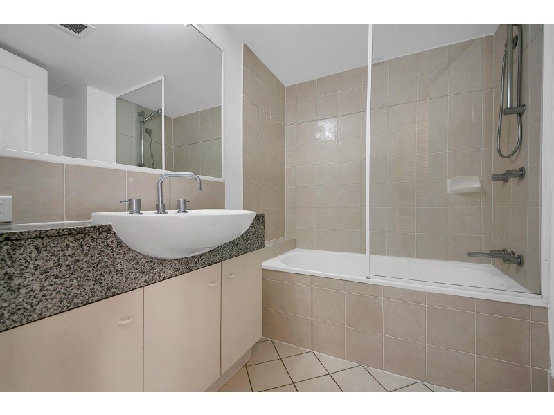 17/236 River Terrace, Kangaroo Point QLD 4169