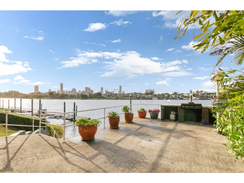 52 Wynnum Road, Norman Park QLD 4170