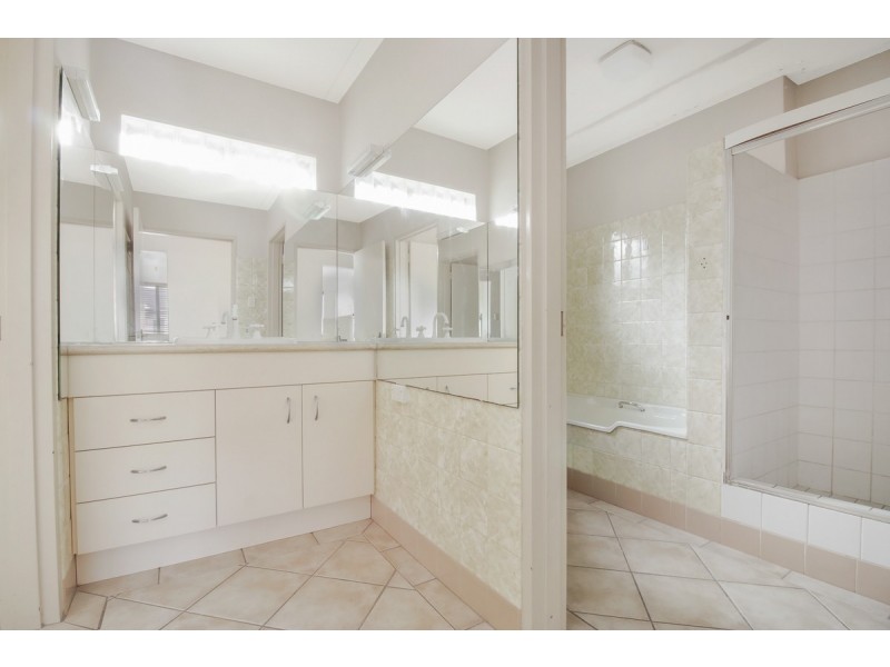 52 Wynnum Road, Norman Park QLD 4170