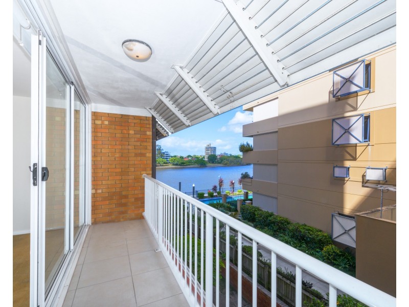 64 Thorn Street, Kangaroo Point QLD 4169