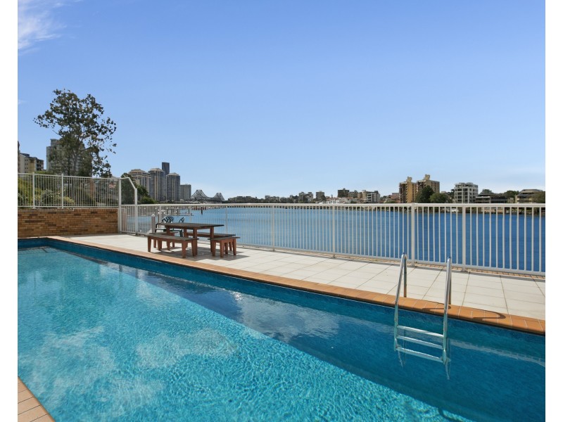 64 Thorn Street, Kangaroo Point QLD 4169
