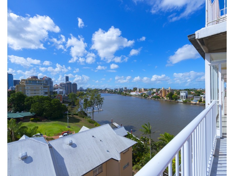 64 Thorn Street, Kangaroo Point QLD 4169