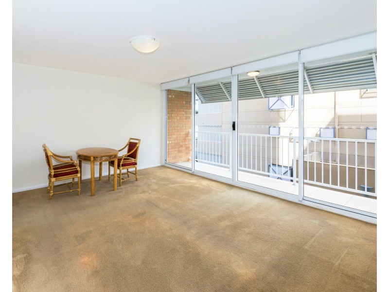 64 Thorn Street, Kangaroo Point QLD 4169