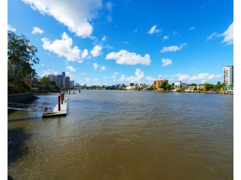 64 Thorn Street, Kangaroo Point QLD 4169