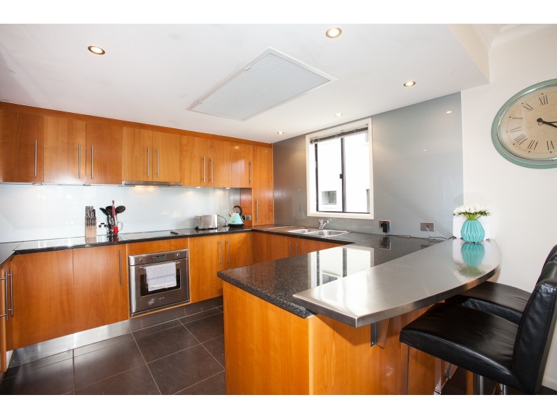 36 Macdonald Street, Kangaroo Point QLD 4169