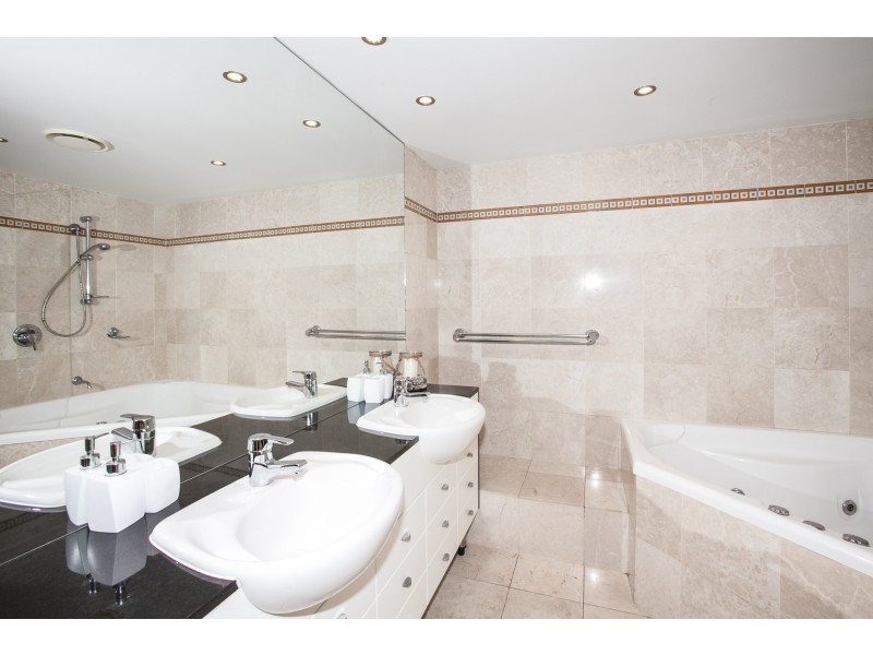 36 Macdonald Street, Kangaroo Point QLD 4169