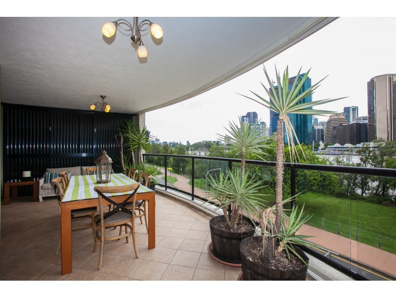36 Macdonald Street, Kangaroo Point QLD 4169