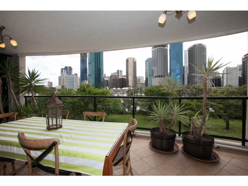 36 Macdonald Street, Kangaroo Point QLD 4169