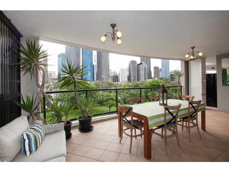 36 Macdonald Street, Kangaroo Point QLD 4169