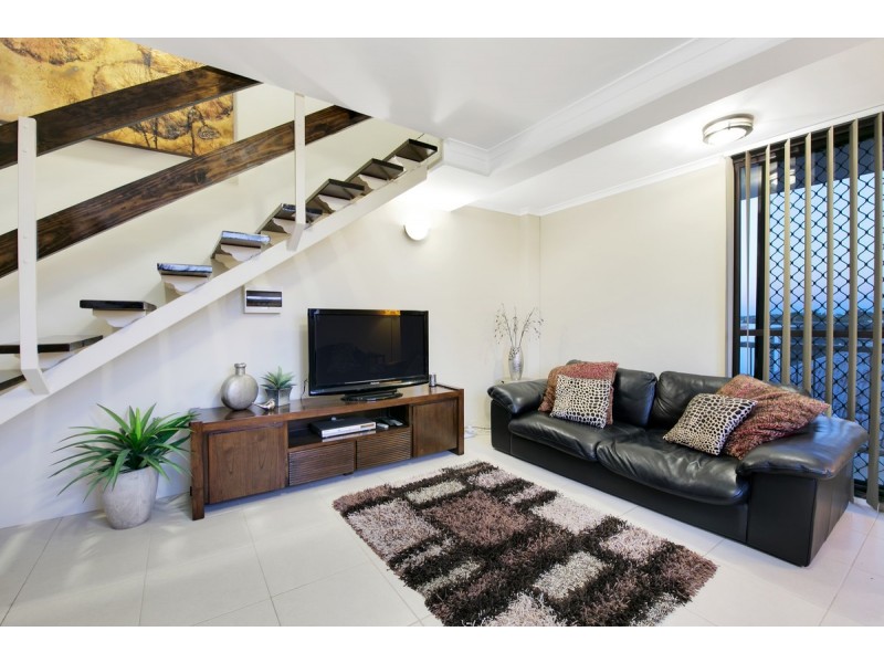 62 Bromley Street, Kangaroo Point QLD 4169