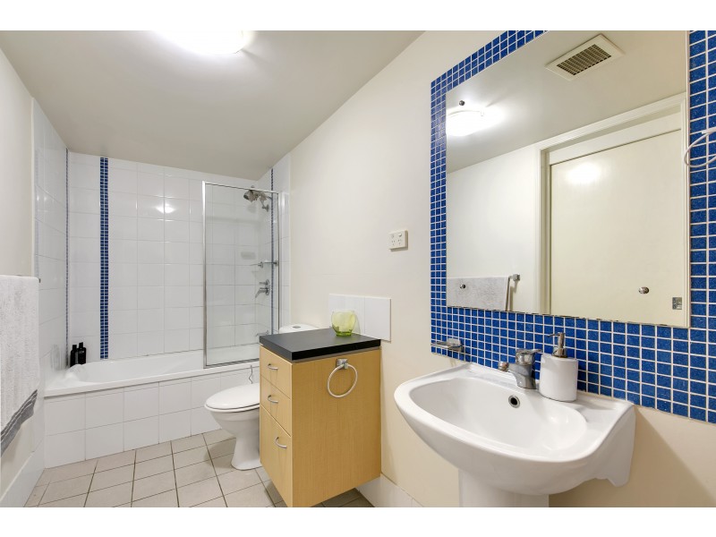 19 Thorn Street, Kangaroo Point QLD 4169