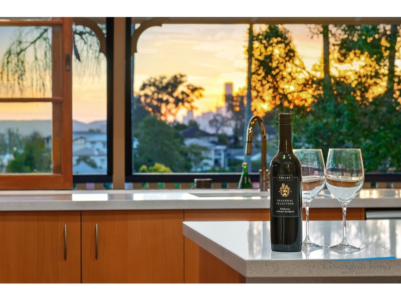 42 Joseph Street, Camp Hill QLD 4152