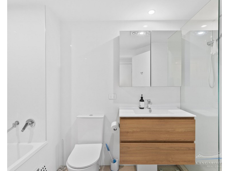 19/10 Goodwin Street, Kangaroo Point QLD 4169