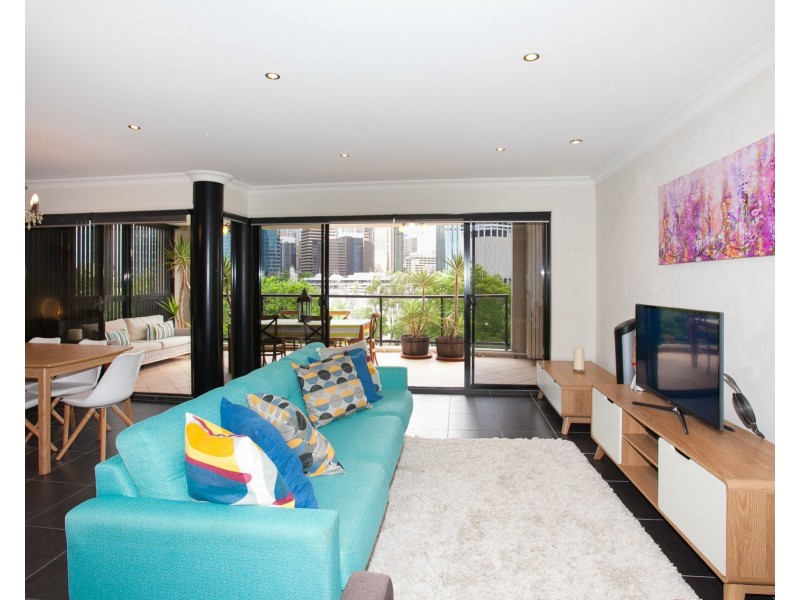 36 MacDonald Street, Kangaroo Point QLD 4169