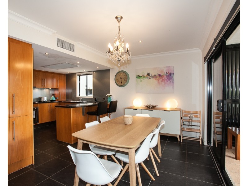 36 MacDonald Street, Kangaroo Point QLD 4169