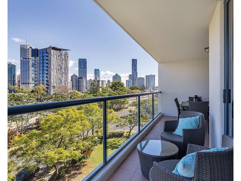 38/45 Deakin Street, Kangaroo Point QLD 4169