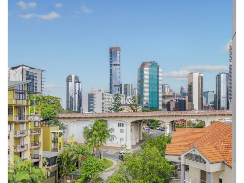 55 BAILDON Street, Kangaroo Point QLD 4169