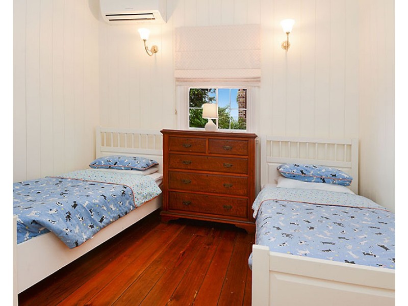 17 Wooloowin Avenue, Wooloowin QLD 4030
