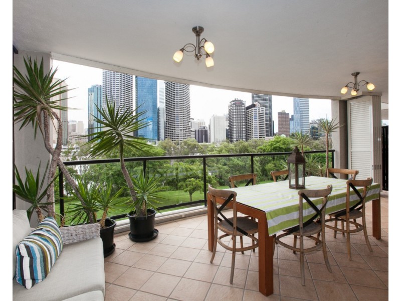 36 MacDonald Street, Kangaroo Point QLD 4169