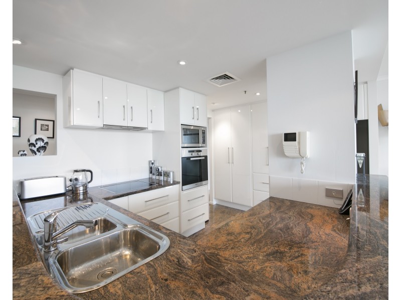 8 Goodwin Street, Kangaroo Point QLD 4169